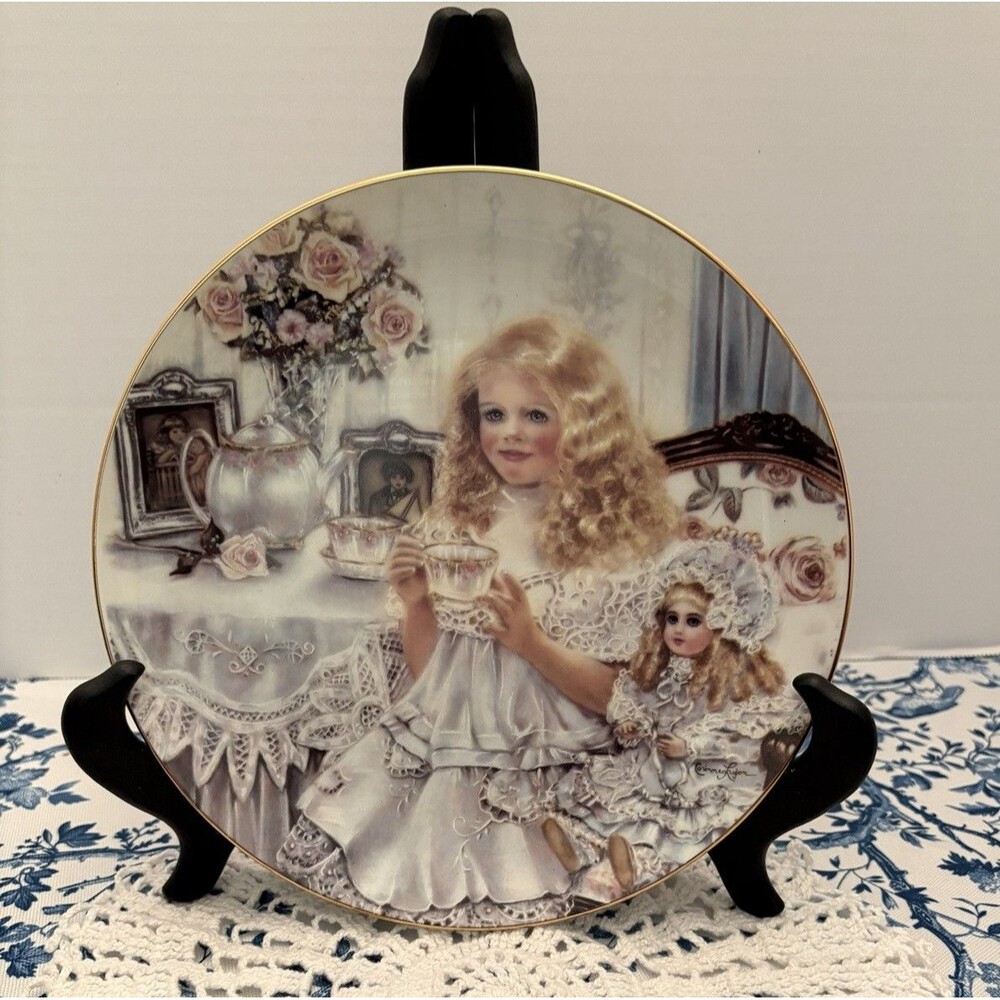 Edwin M. Knowles Collector's Plate "Victoria" by Corinne Layton 1989